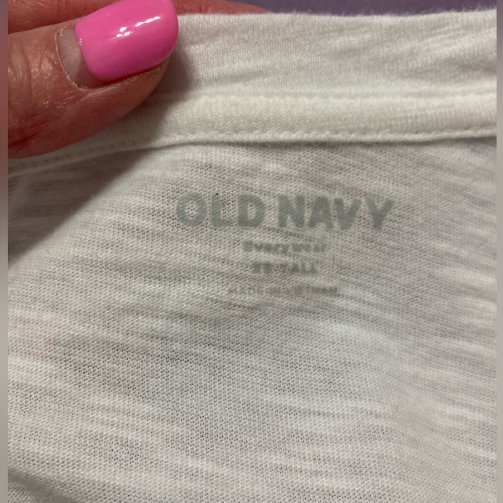 Old Navy EveryWear White Long—Sleeve Shirt - Picture 4 of 4
